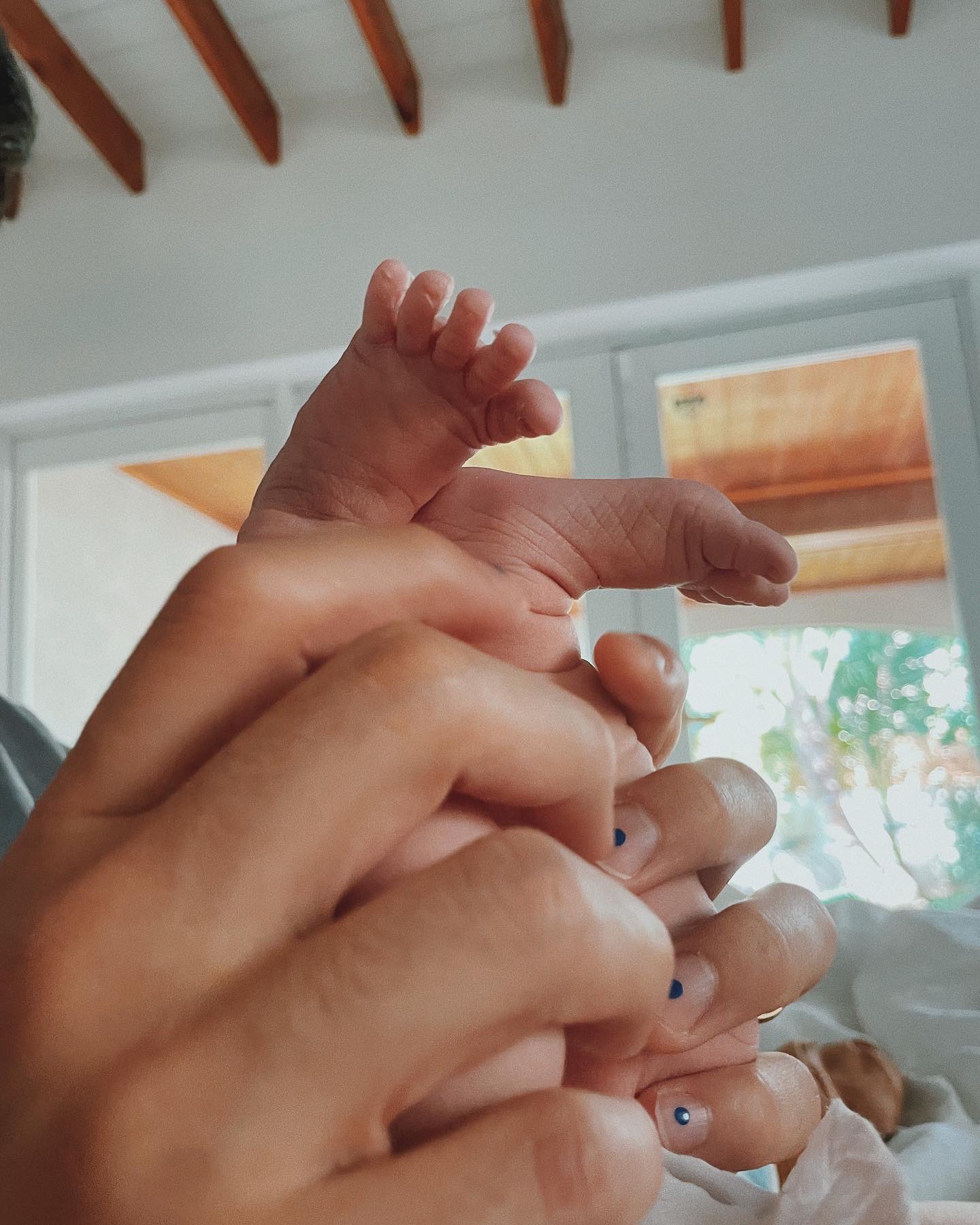 Pies del bebé de camilo y evaluna