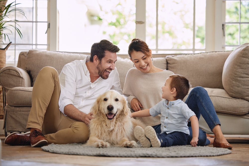 cuidar a una mascota en familia.